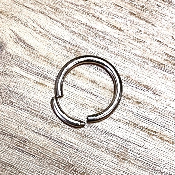 16g gauge White Gold 18k segment ring - ear, nose, etc - Picture 1 of 2